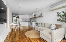 8/4 Small Street, Hampton, Vic 3188