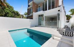 1/42 Peak Avenue, Main Beach, Qld 4217