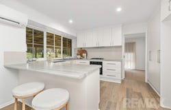 8 Sycamore Road, Lake Albert, NSW 2650