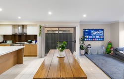 35 Lakeside Pde, Jordan Springs, NSW 2747