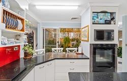 2 William Street, Urangan, Qld 4655