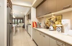 10 Hazelwood Drive, Forest Hill, NSW 2651