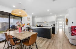19 Valencia Drive, Gobbagombalin, NSW 2650