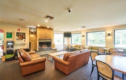 Paradise Valley Hotel, 249 Belgrave-Gembrook Road, Clematis, Vic 3782
