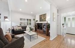 1 Hursley Road, Newtown, Qld 4350