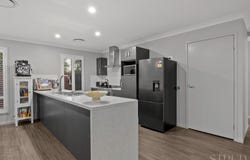 23 Makepeace Place, Bellbowrie, Qld 4070