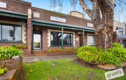 1 & 2, 5 Gloucester Avenue, Berwick, Vic 3806
