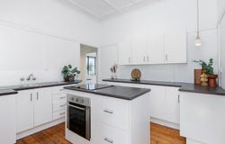 31 MacAree Street, Berserker, Qld 4701