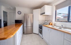 2/74 Medeas Cove Esplanade, St Helens, Tas 7216