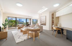 21/8 Admiralty Drive, Paradise Waters, Qld 4217