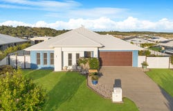 19 Peppermint Circuit, Nikenbah, Qld 4655