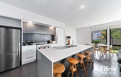 34 Burn Nar Look Dr, Burwood, Vic 3125
