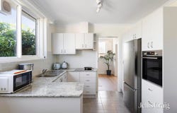 8/9 Tiuna Grove, Elwood, Vic 3184