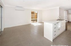 32 Kenneth Drive, Augustine Heights, Qld 4300