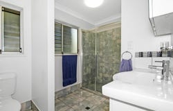 16-18 Mango Cres, Macleay Island, Qld 4184