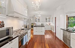 15 Paradise Drive, Tamborine Mountain, Qld 4272