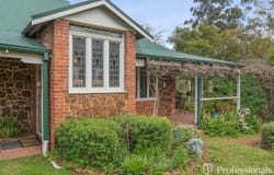 172 Lesmurdie Road, Lesmurdie, WA 6076