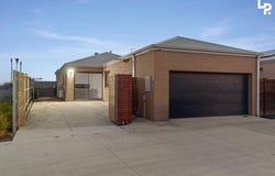 24 Precinct Walk, Clyde North, Vic 3978