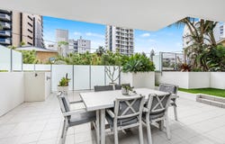 101/215 Boundary Street, Rainbow Bay, Qld 4225