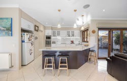 15 Sullivan Court, Romsey, Vic 3434
