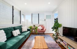 893 Logan Road, Holland Park West, Qld 4121