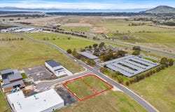 1 & 3 Lockheed Place, Cambridge, Tas 7170