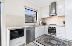 3/1 Blossom Drive, Doveton, Vic 3177