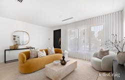 2 & 4/11 Laurence Avenue, Airport West, Vic 3042