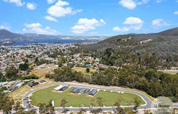 - Matteo Circle, Claremont, Tas 7011