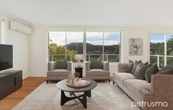33 Elwood Drive, Lindisfarne, Tas 7015