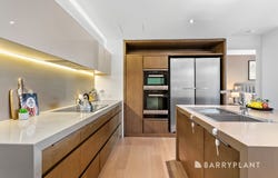 15M/9 Waterside Place, Docklands, Vic 3008
