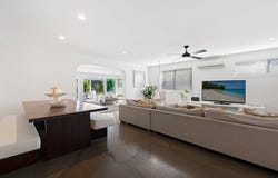 16 Bowline Road, Mermaid Waters, Qld 4218