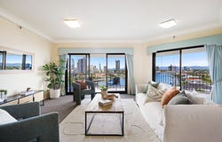 42/8 Admiralty Drive, Paradise Waters, Qld 4217