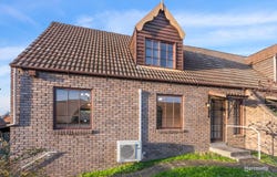 2/4A Boa Vista Road, New Town, Tas 7008