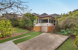 10 Varcoe Street, Wavell Heights, Qld 4012