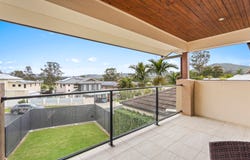 8 Long Island Drive, Windaroo, Qld 4207