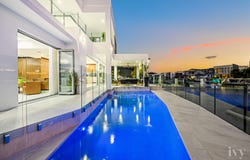 86 Royal Albert Crescent, Sovereign Islands, Qld 4216