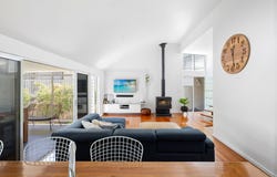 9 Charles Parry Street, Crescent Head, NSW 2440