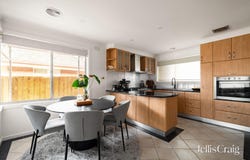 8 Stephen Court, Thomastown, Vic 3074