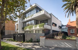 104/1 Tiuna Grove, Elwood, Vic 3184