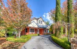 10 Walnut Grove, Bright, Vic 3741