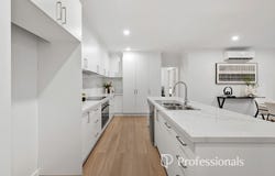 2/28 Sellick Drive, Croydon, Vic 3136
