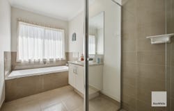 3 Yass Court, Manor Lakes, Vic 3024