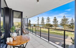 303/372-374 Marine Parade, Labrador, Qld 4215