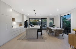 15A Drake Avenue, Paradise Point, Qld 4216