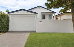 18 Bailey Street, Woody Point, Qld 4019