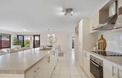 10 Tropical Dr, Forest Lake, Qld 4078