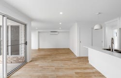 1 & 2/71 Hillview Avenue, Newtown, Qld 4350