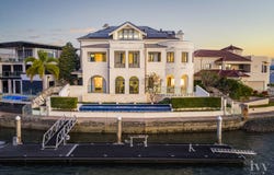 17 Queen Anne Court, Sovereign Islands, Qld 4216