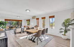 2/1 Lynn Avenue, Point Frederick, NSW 2250